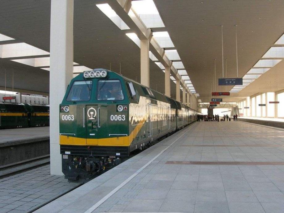 中班奏乐《会飞的青蛙》PPT课件教案配乐中班奏乐 会飞的青蛙 稿.pptx_第2页