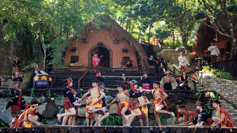 大班歌唱活动《我们的族音》PPT课件教案大班歌唱我们的族音 课件..pptx_第2页