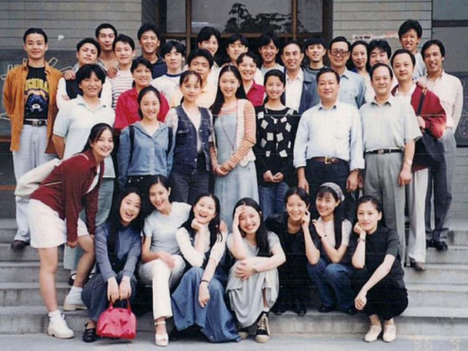 大班社会活动《不一样的衣服》PPT课件教案.pptx_第3页