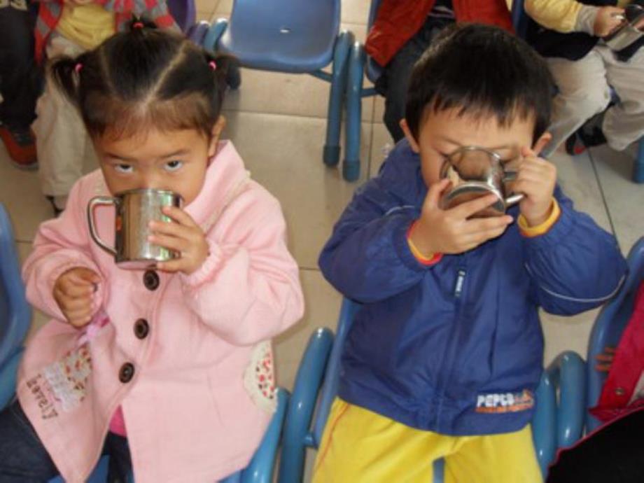 小班健康活动《我爱喝白开水》PPT课件小班健康活动《我爱喝白开水》PPT课件.ppt_第3页